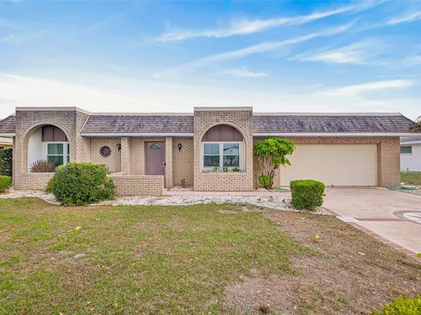 1529 Allegheny Dr, Sun City Center, FL 33573