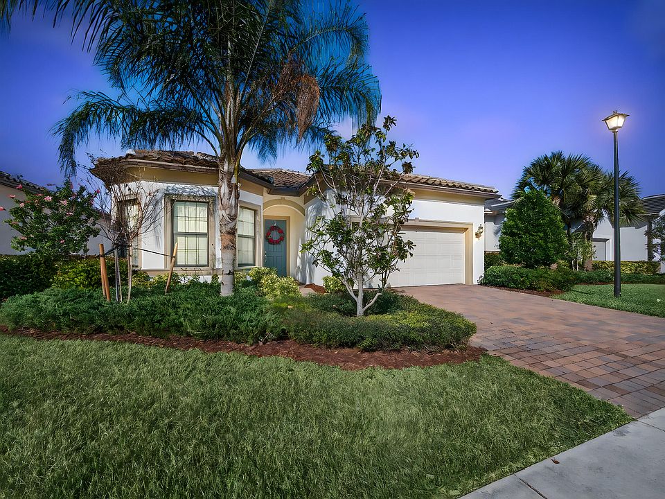 1st image of 623 SE Villandry Way