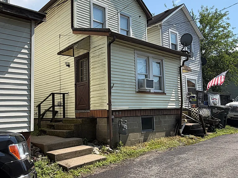 520 Knowles Ln — Photo 8