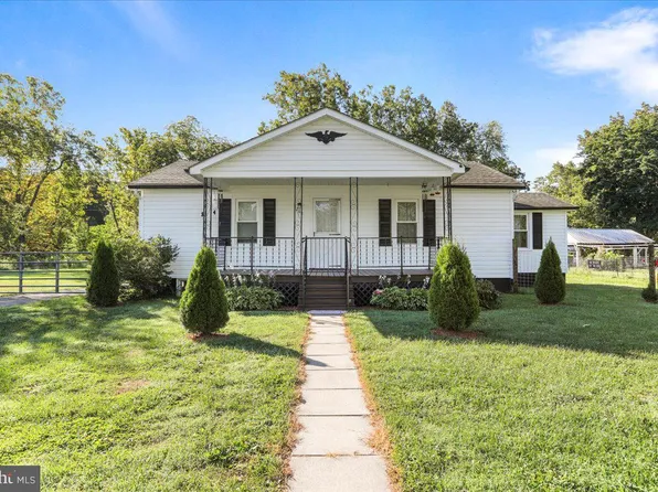261 Middle Ln, Gore, VA 22637