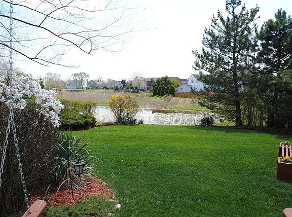 3rd image of 348 S Lincoln Dr