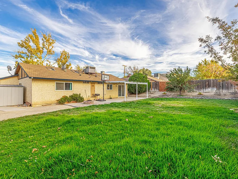 43827 Lively Ave — Photo 8