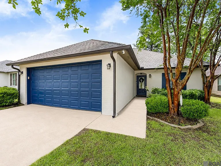 10425 Grace Ln — Photo 2
