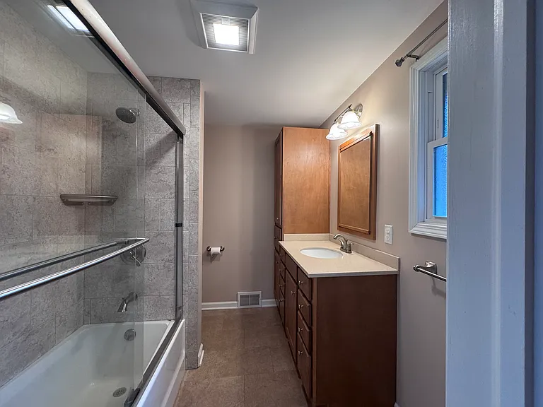 69 Berryman Dr — Photo 21