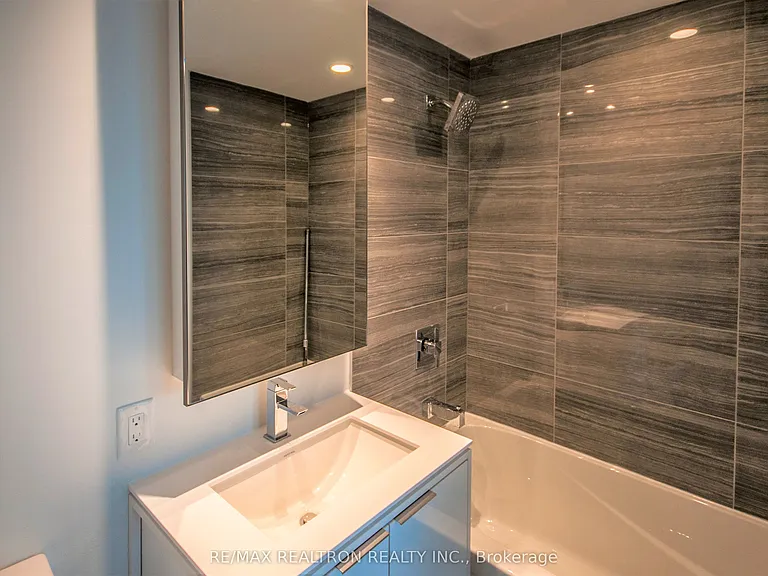 77 Shuter St #1602 — Photo 3