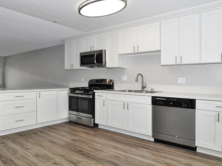 Orangewood Garden Apartments — Photo 5