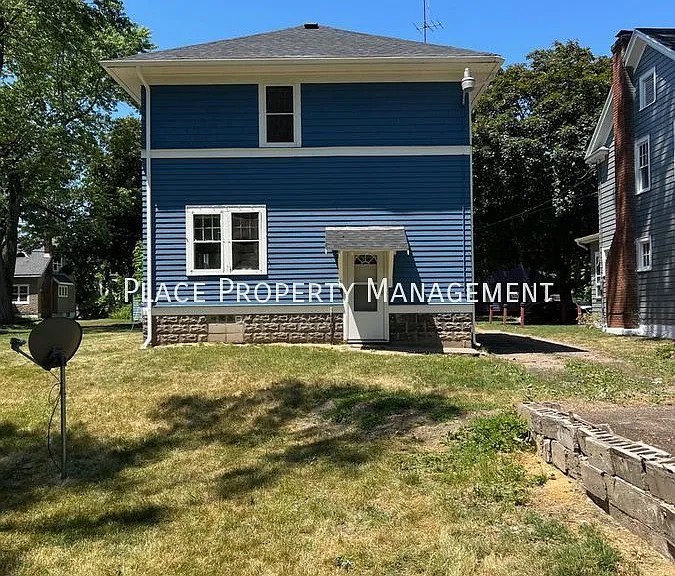 1108 Woodward Ave — Photo 3