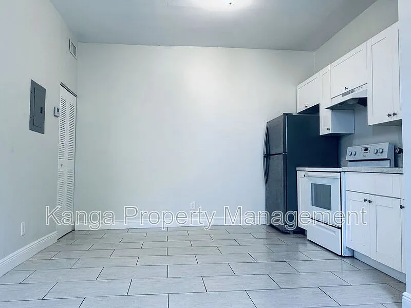 1 bed, 1.0 bath, 453 sqft, $1,300 — Photo 3