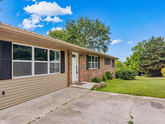 5th image of 1019 Green Acres Dr