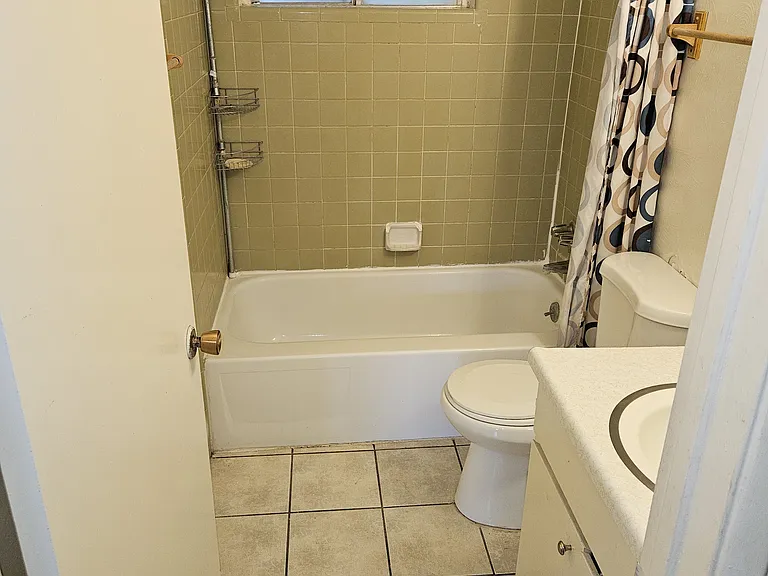 221 N Vine Ave #4 — Photo 10