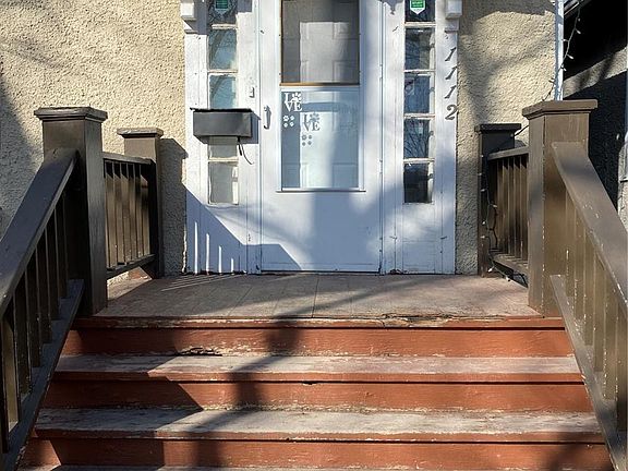 3rd image of 1112 Garnet St