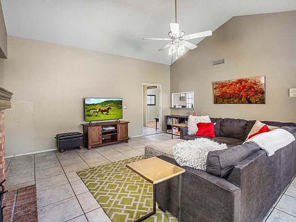 2nd image of 3914 E Tanglewood Dr