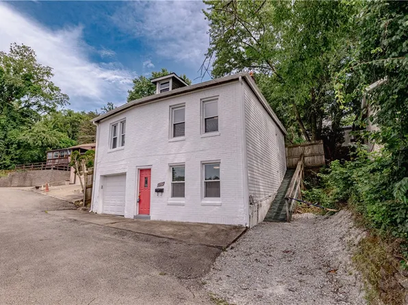 2772 Fernland St, Pittsburgh, PA 15234