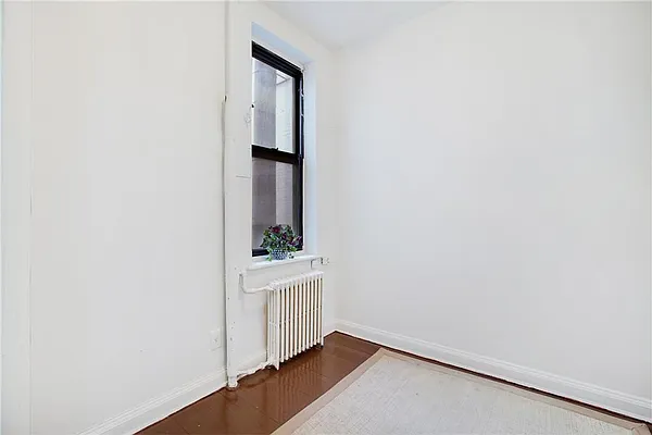 Sold by R New York | media 4