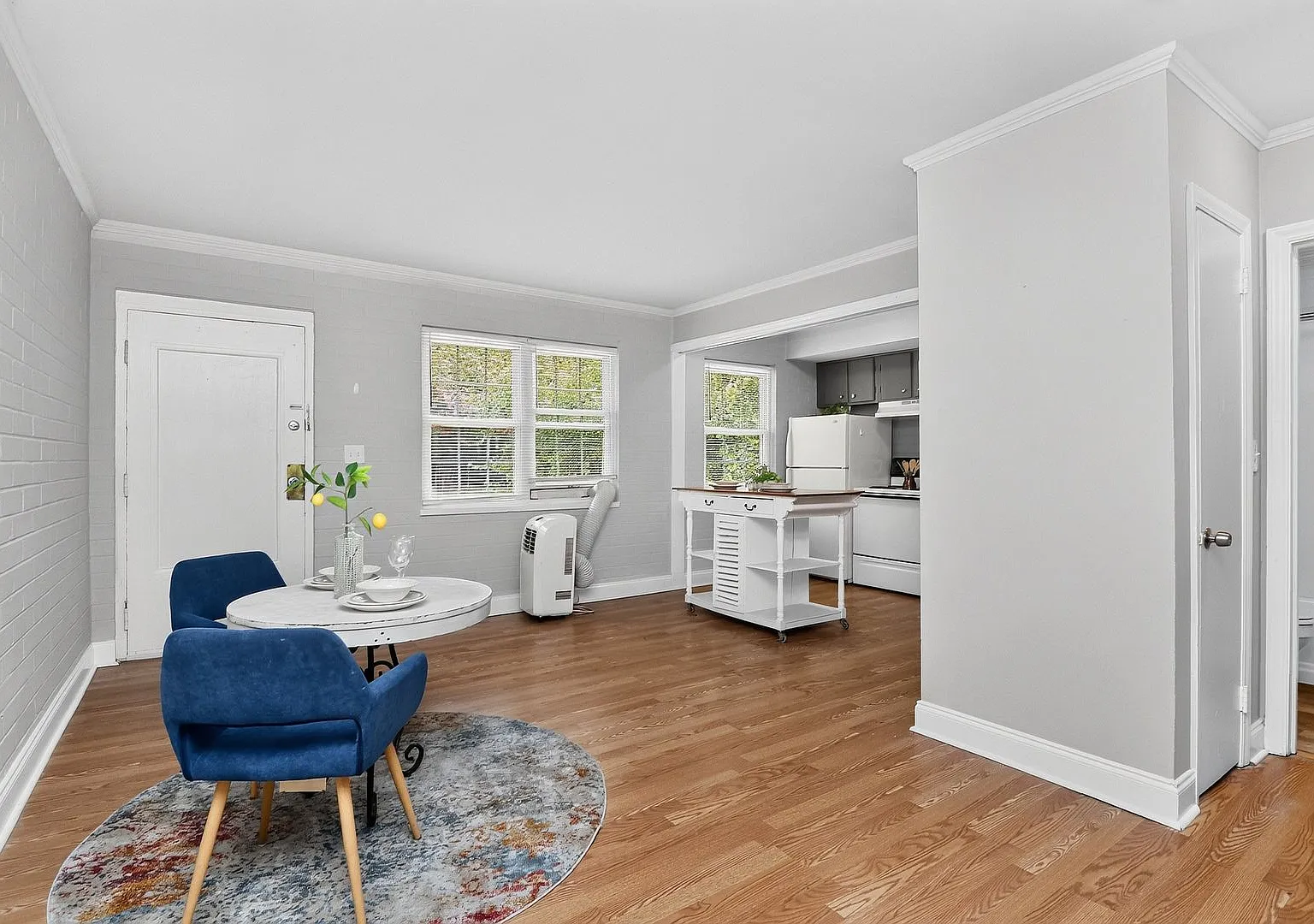 Charming One Bedroom Apartment In The Heart of Plaza Midwood! — Photo 1