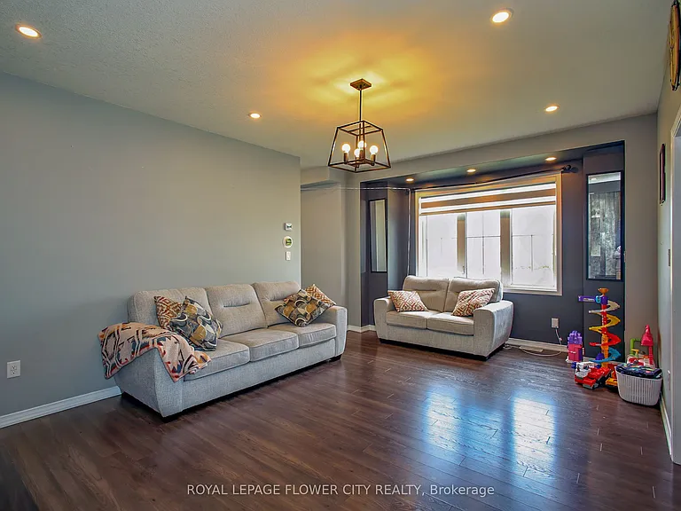 81 Baffin Cres — Photo 10