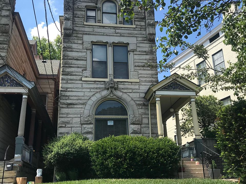 Beautiful well maintained historic home in the Mansion Hill neighborhood of Newport