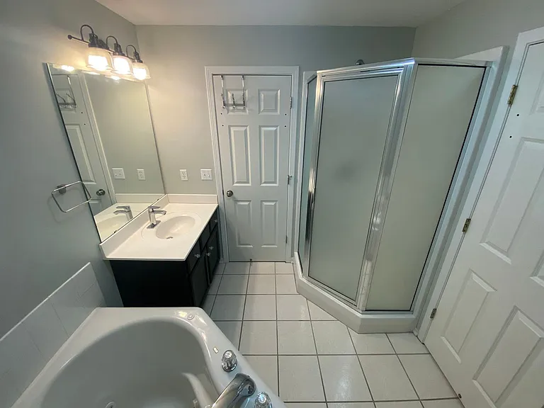 892 Trenton Ln N — Photo 8