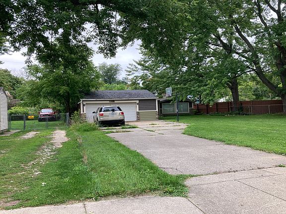 3rd image of 3910 Burchfield Dr