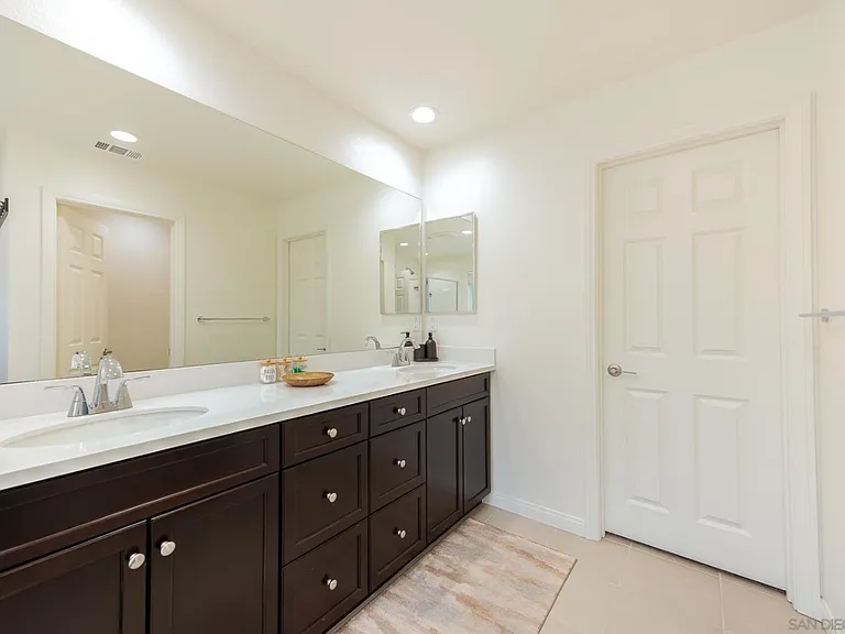 506 Longmeadow St — Photo 11