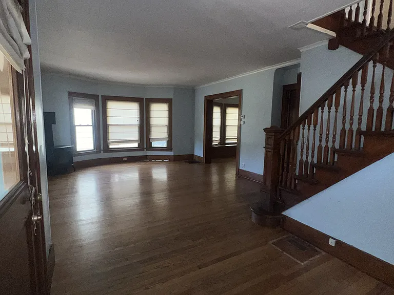 935 Westcott St — Photo 5