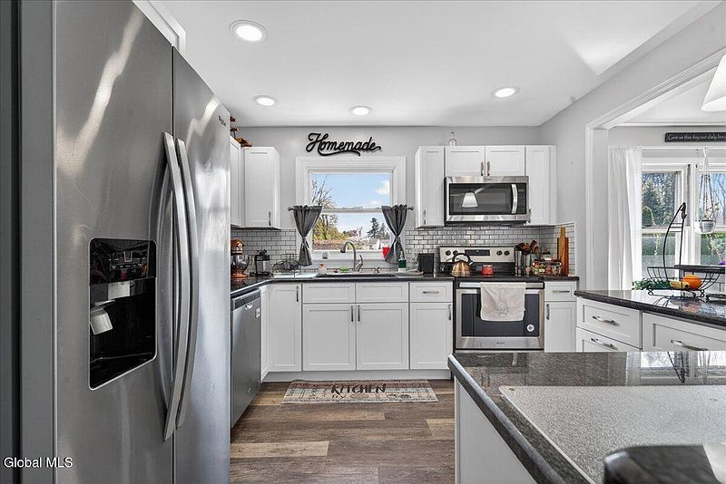 5th image of 2158 Robinwood Avenue