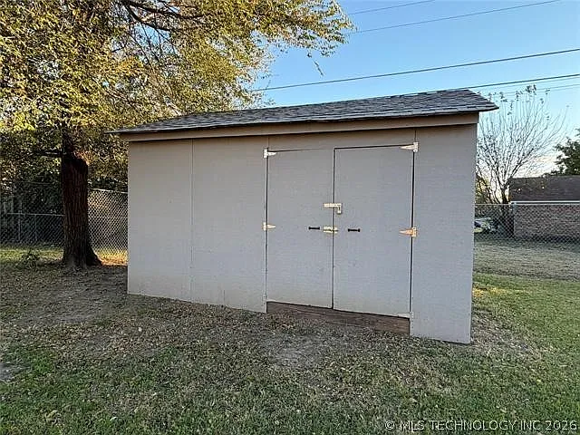 705 W Norman St — Photo 20