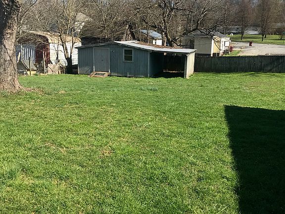 4th image of 2610 Louise St