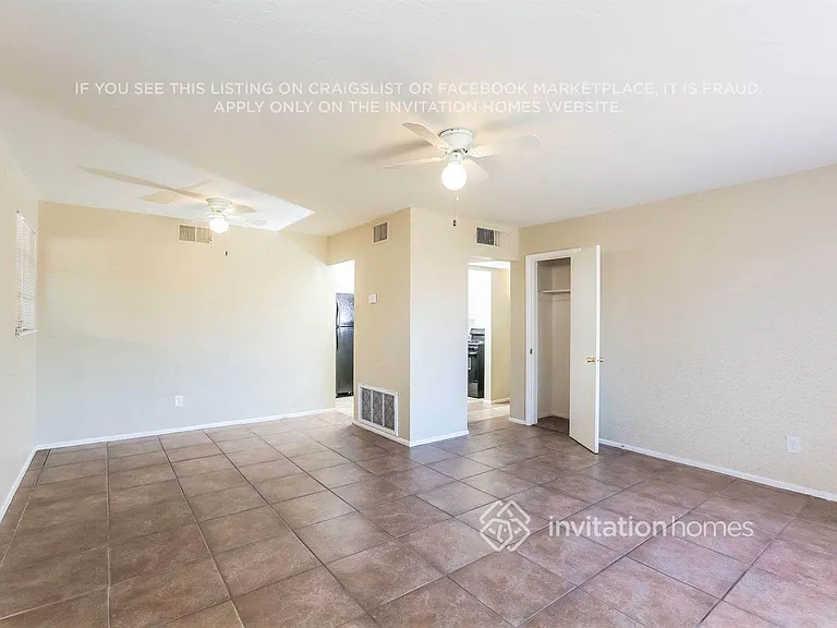 840 E Mountain View Rd — Photo 3