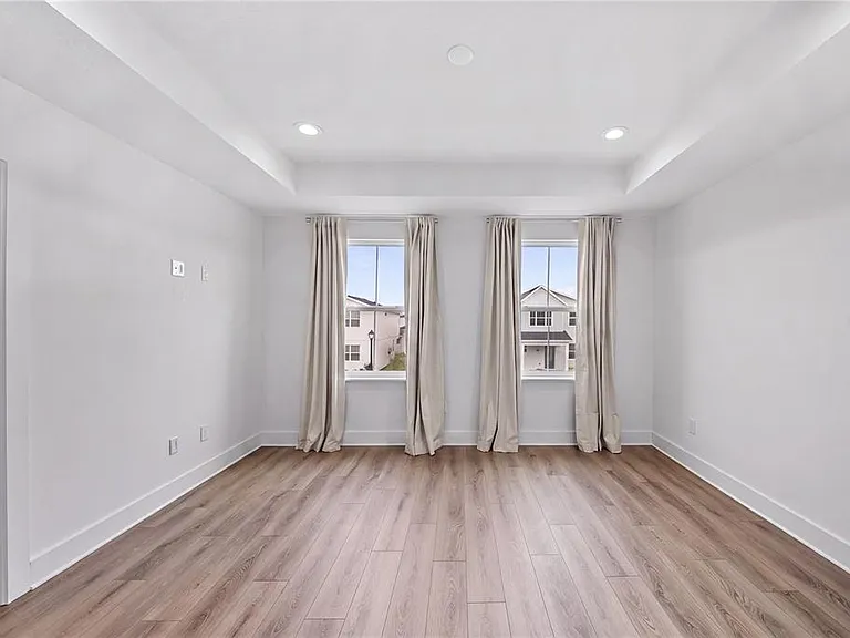 1856 Crowncrest Dr — Photo 30