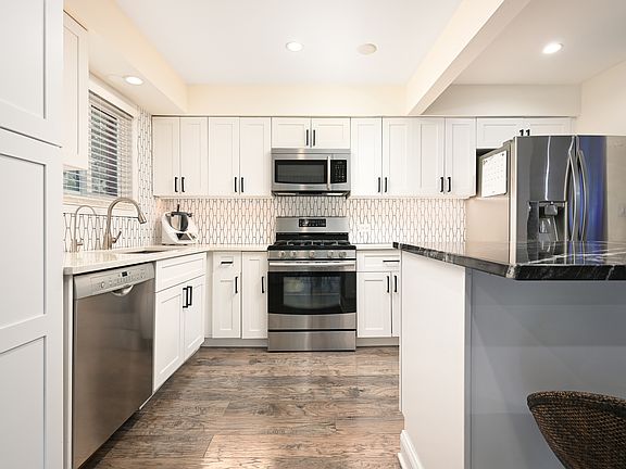 4th image of 1518 Harbour Ct Unit 1B