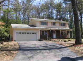 176 Heatherstone Rd, Amherst, MA 01002