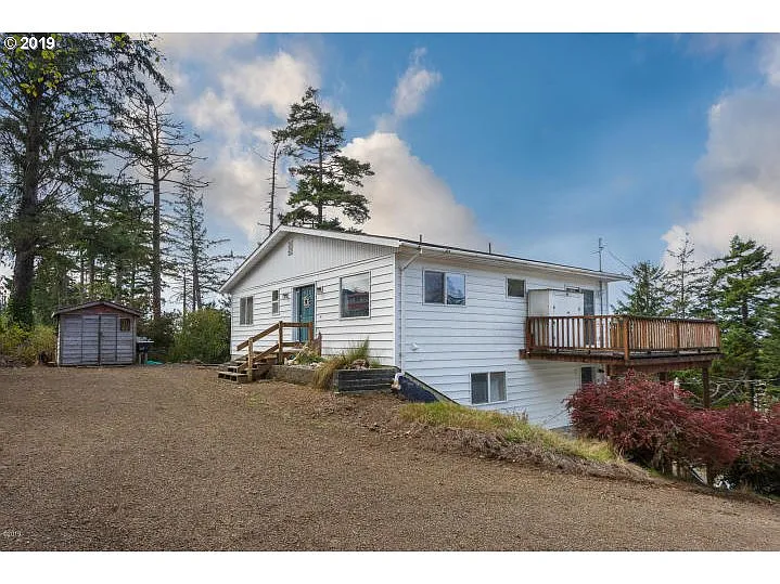 6590 Tent St photo 1
