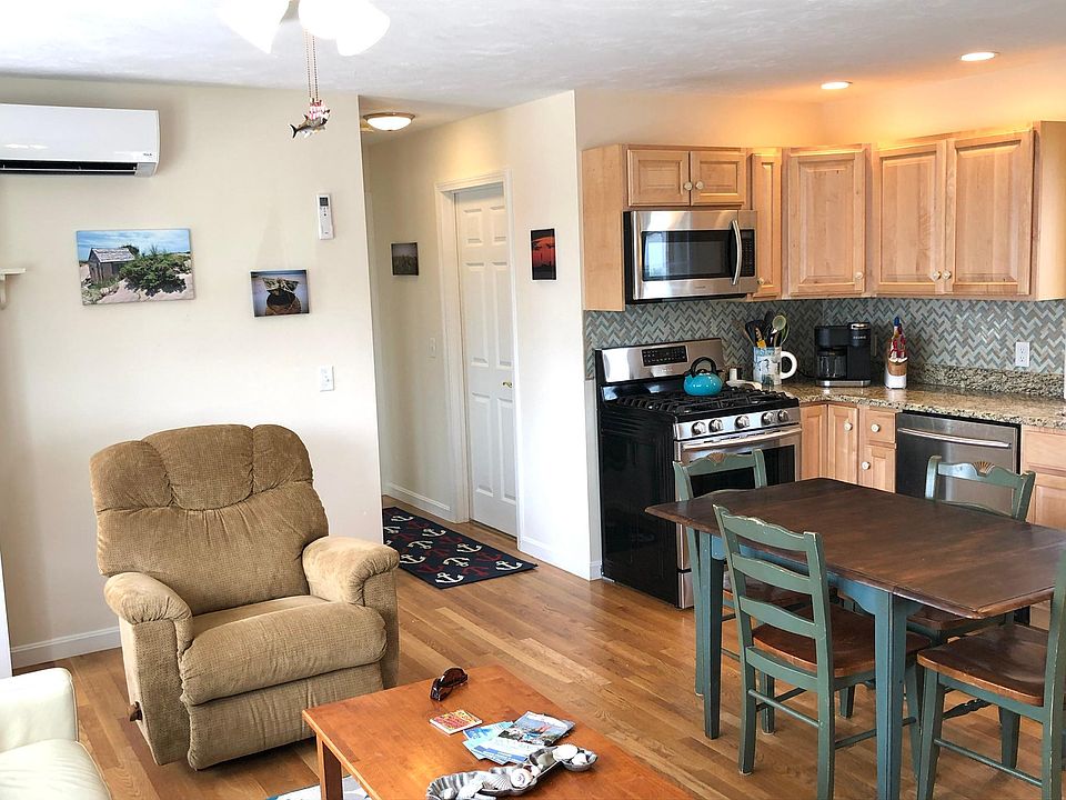 Living and kitchen space