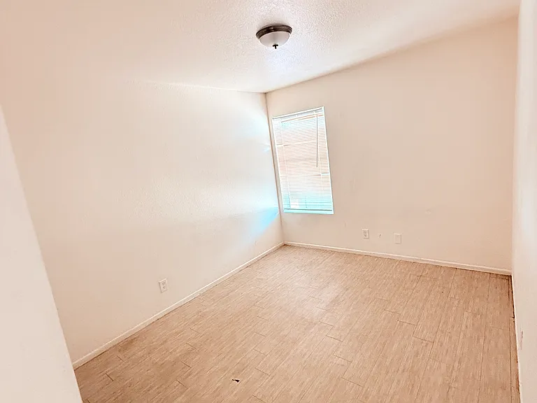 5028 N 22nd Ave #D — Photo 8