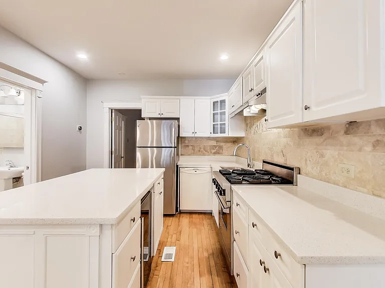2323 W Dickens Ave #1 — Photo 1