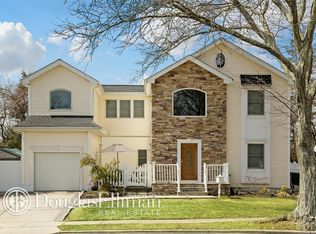 25 Toni Pl, Plainview, NY 11803