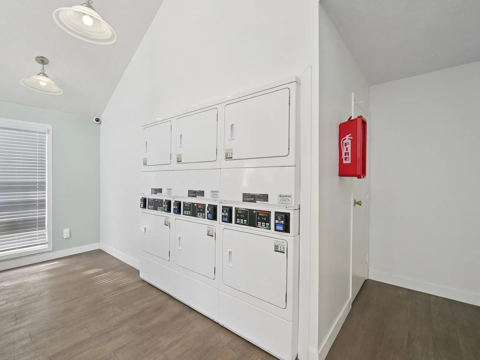 Barrington Square Apartments — Photo 1