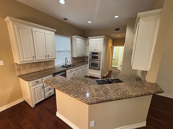 5th image of 3917 Overlake Dr