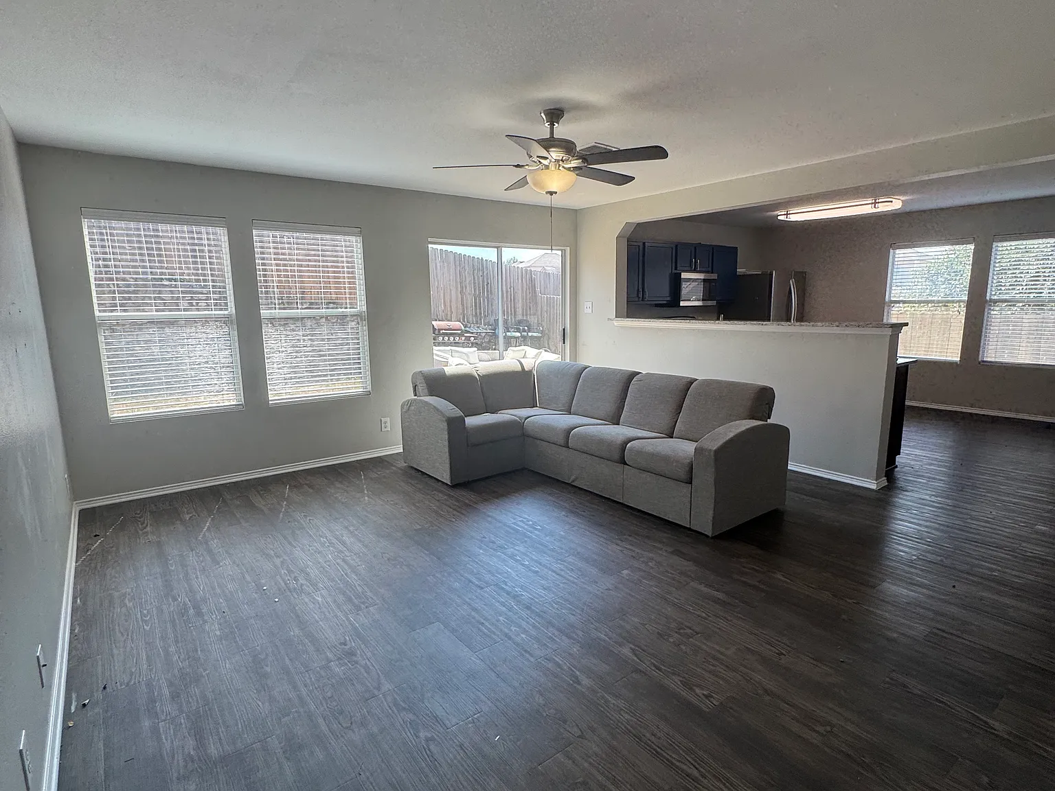3 bed, 2.5 bath, 1665 sqft, $2,100 — Photo 3