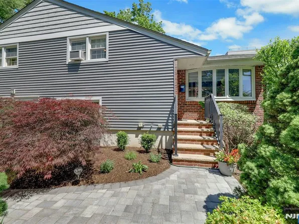 19 Thames Blvd, Bergenfield, NJ 07621