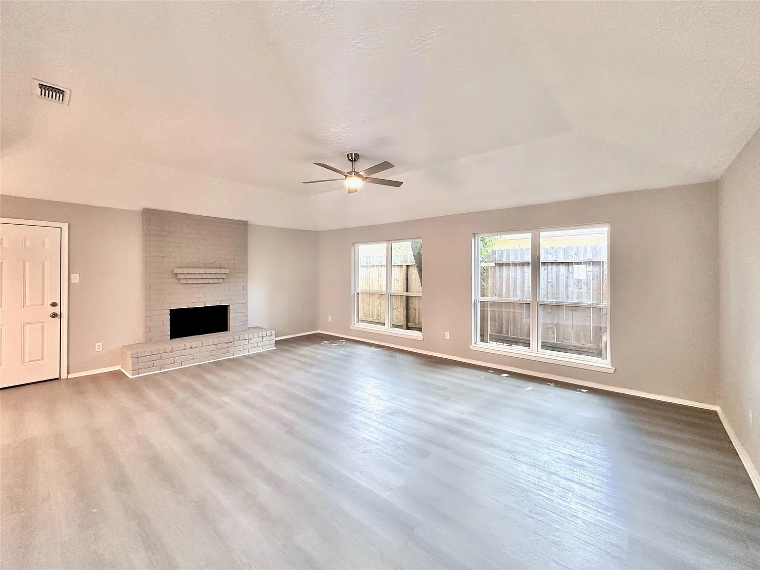3 bed, 2.0 bath, 1520 sqft, $1,800 — Photo 3