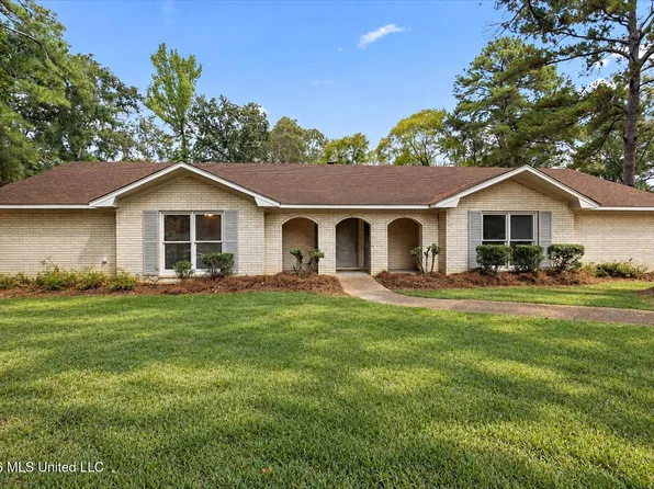 101 Susan Cir, Clinton, MS 39056