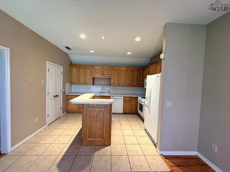6025 Oakmont Dr — Photo 5