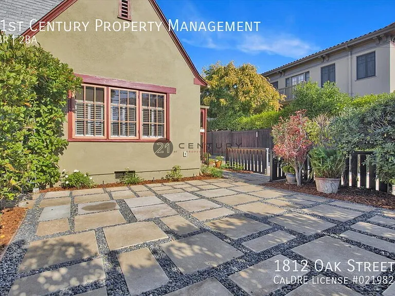 1812 Oak St — Photo 24