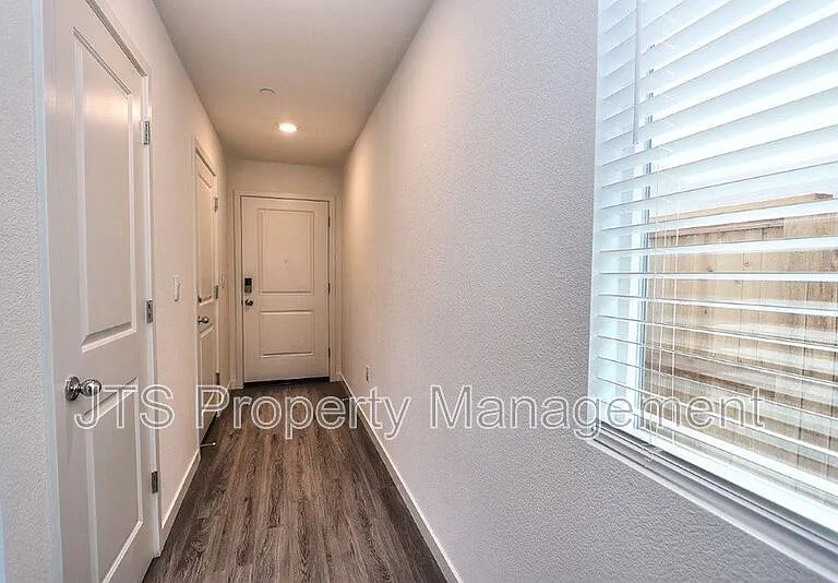 2097 Shady Tree Cir — Photo 5