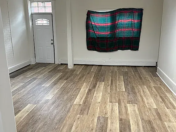 214 Perry St — Photo 2