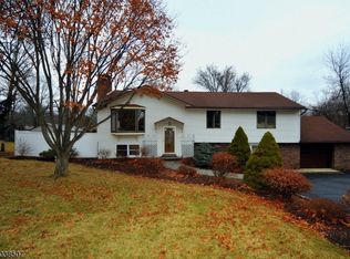 14 Yacht Club Dr, Lake Hopatcong, NJ 07849