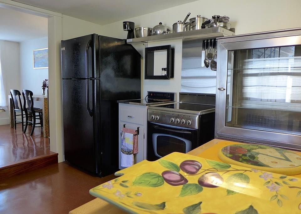 1st image of 19 Brewster St #2