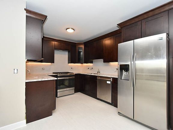 2nd image of 5555 N Cumberland Ave Unit 706